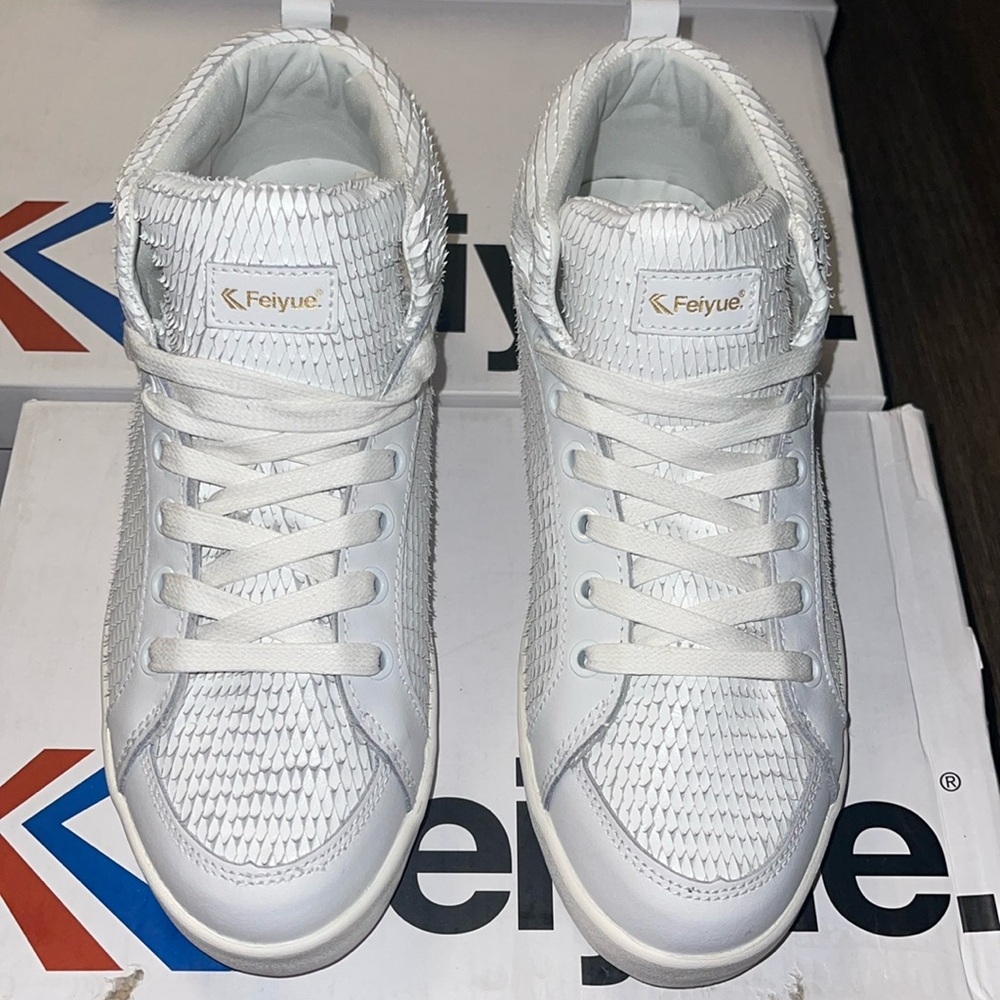 Women size 9 high top ‘Feiyue Delta Mid Dragon scale shoes, NIB